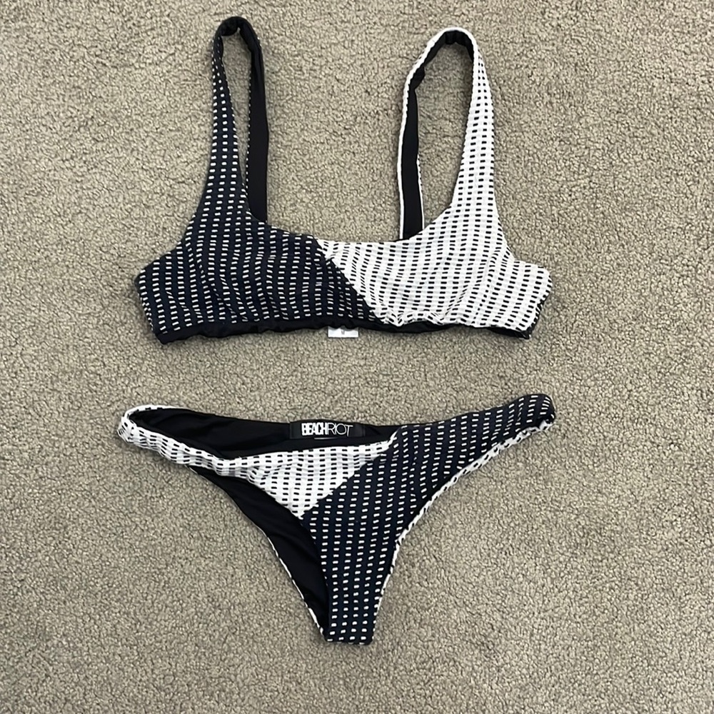 BEACH RIOT BIKINI